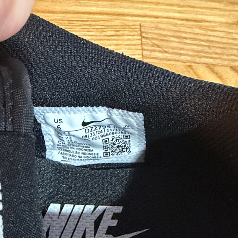 Nike Cortez Women's Black and White Sneakers - Picture 4 of 5